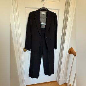 Tahari Women’s Pant Suit - Navy Pinstripe - Size 4